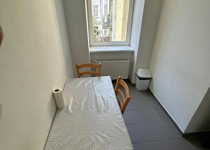 Fuer 4 Personen In 1180 *